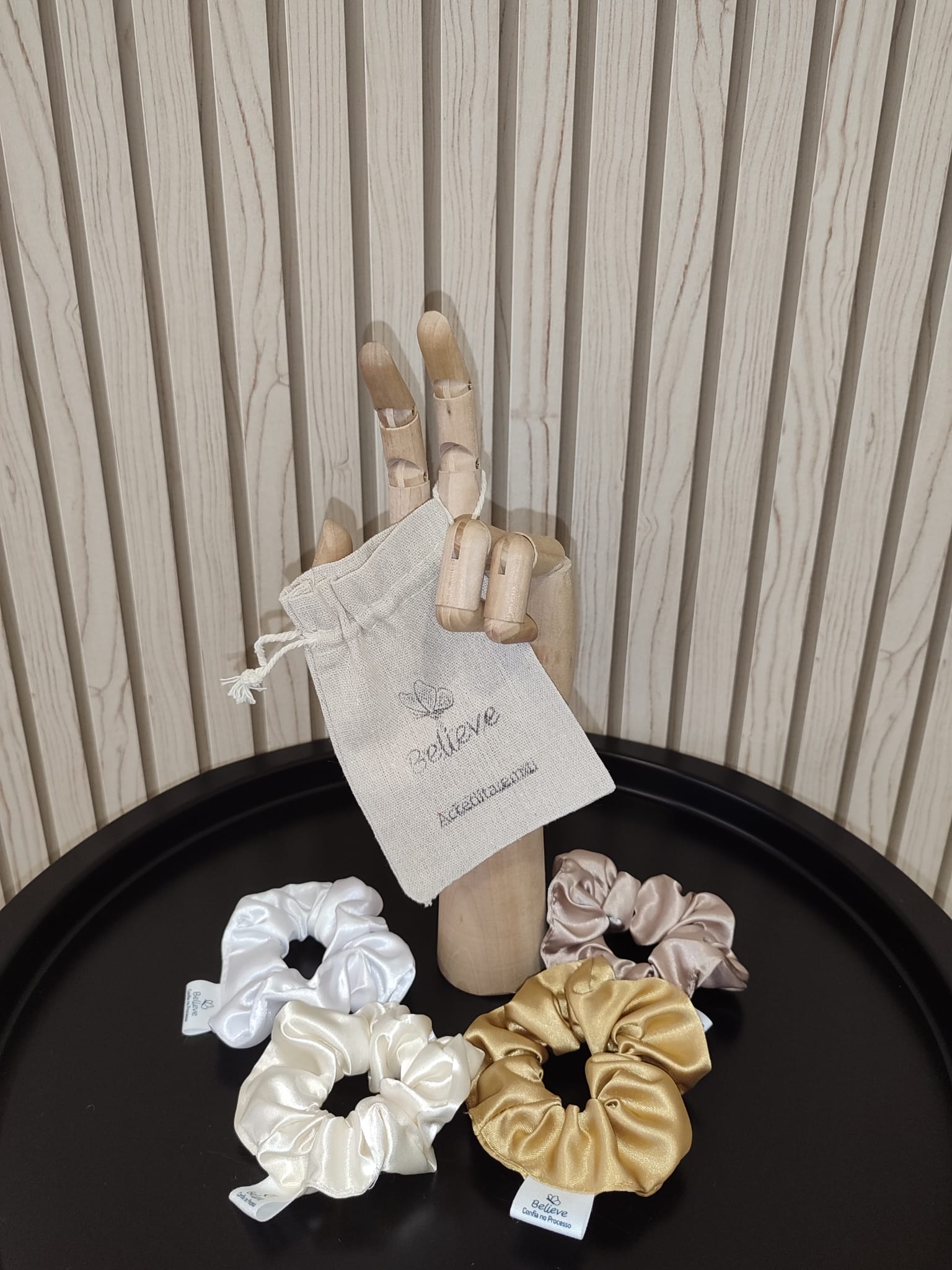 Believe Reminder - Scrunchie em Cetim