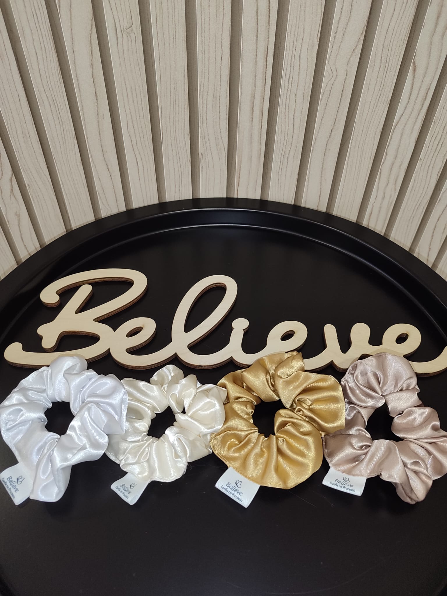 Believe Reminder – Pack de 4 Scrunchies em Cetim