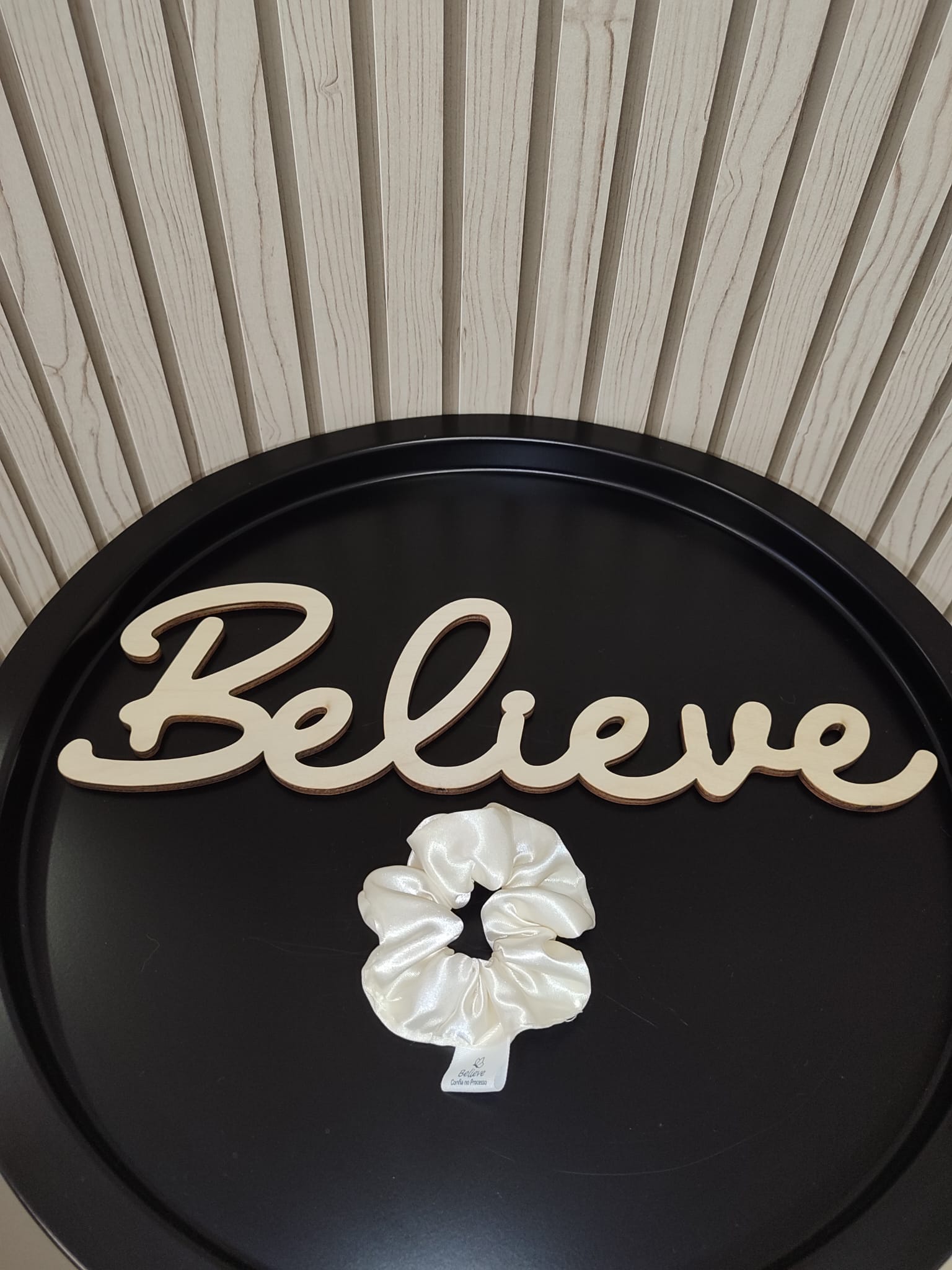Believe Reminder - Scrunchie em Cetim