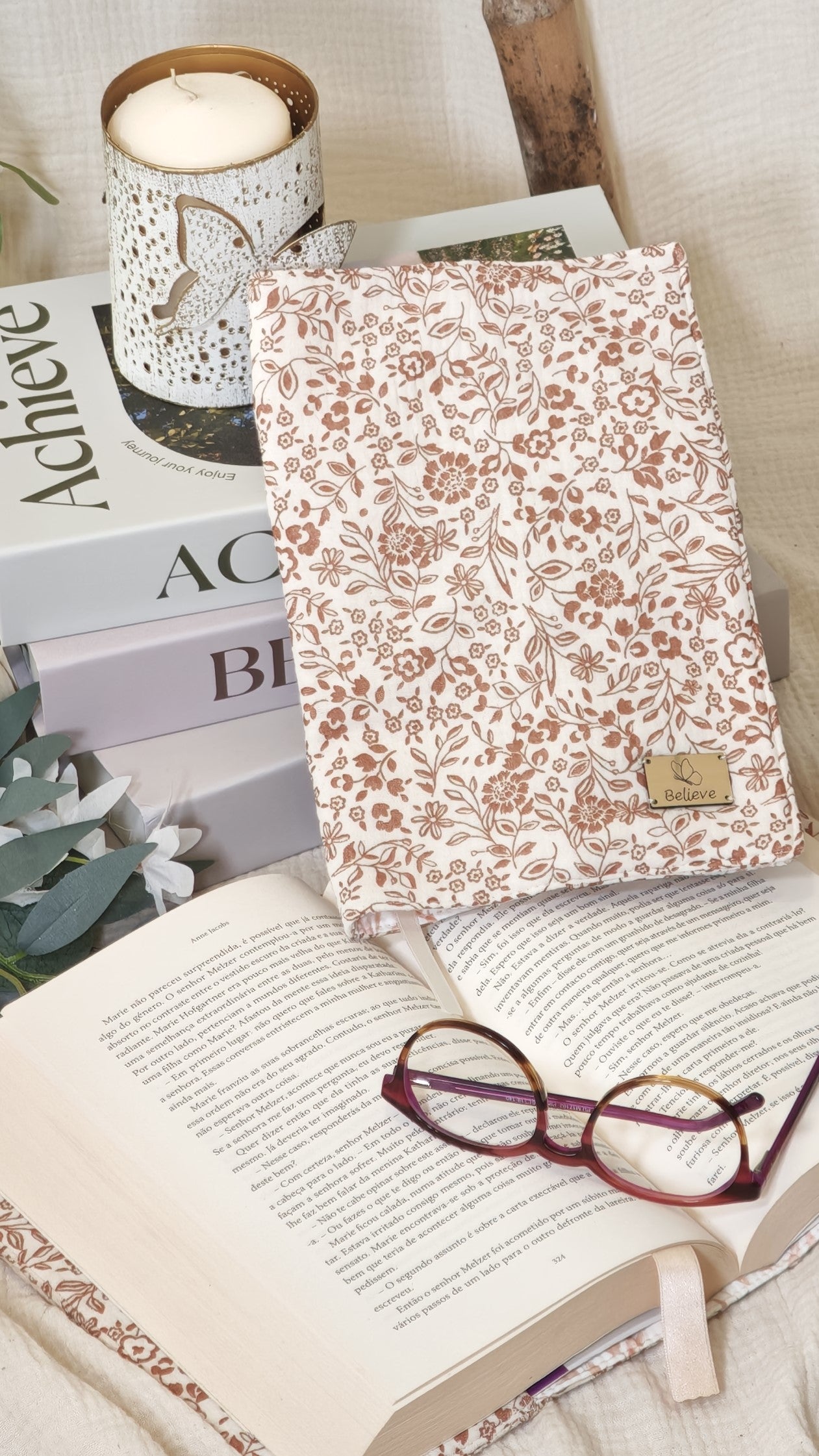 CozyRead - Adjustable Book Cover - Minimal Flowers